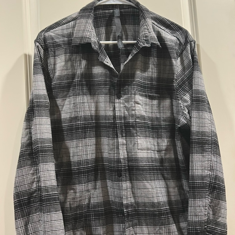 Lululemon Plaid stretchy button down shirt pocket Long Sleeve side slits size L